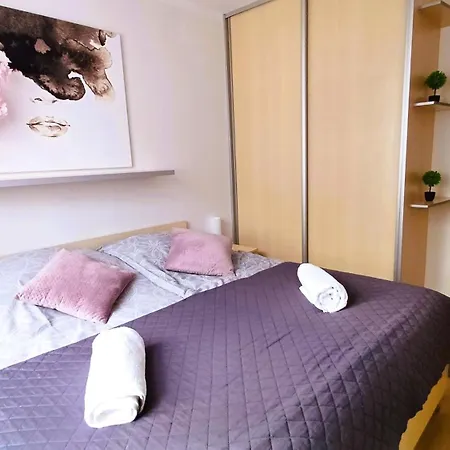 Orange Piastowska アパート